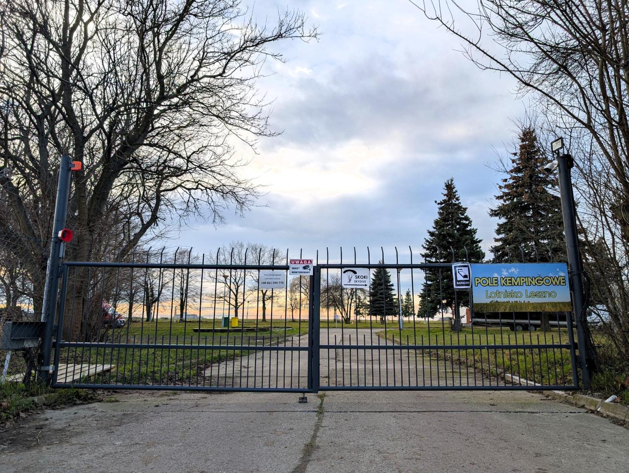 Ostello Baraczek Lotnisko Leszno Leszno  Esterno foto